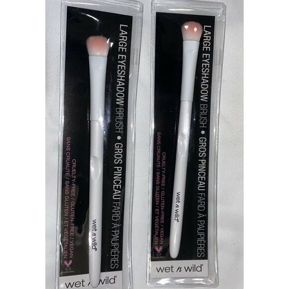 Wet N Wild Large Eyeshadow Brush Cruelty Free Vegan Set of 2 - Picture 1 of 4